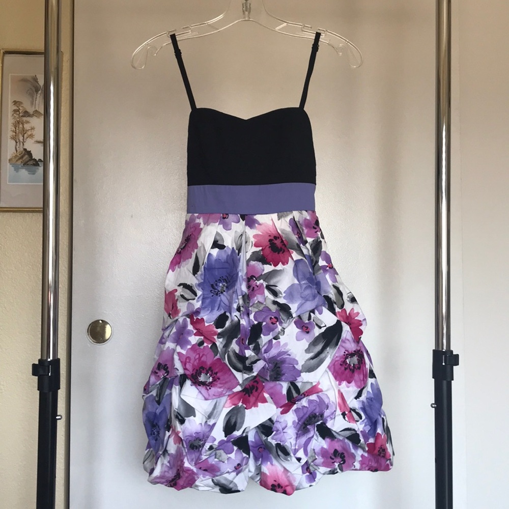 Cute floral Iz Byer dress!!